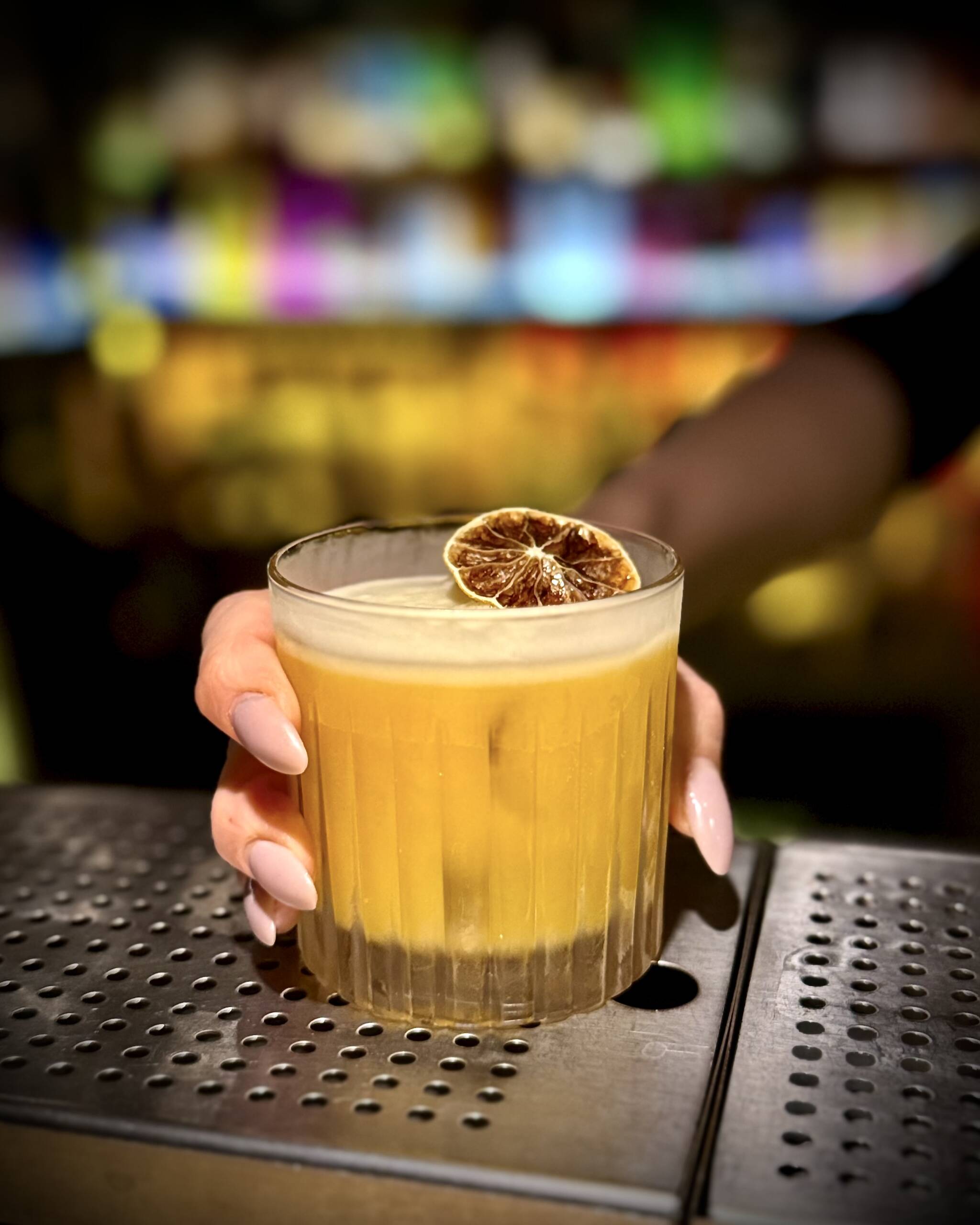 Koktajle i drinki przy barze La Musica Club w Legnicy