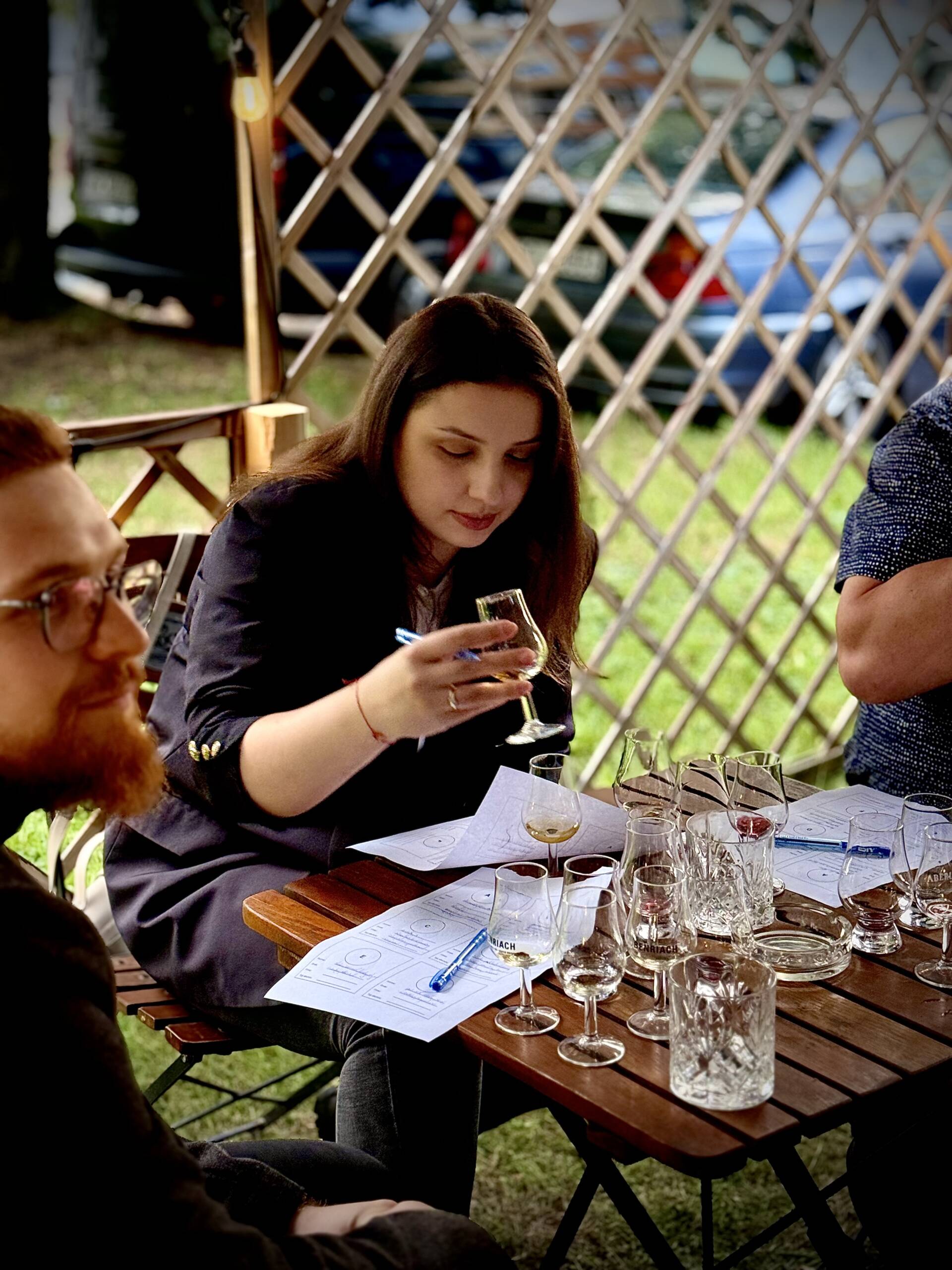 Prowadzący degustację w La Musica Club Legnica