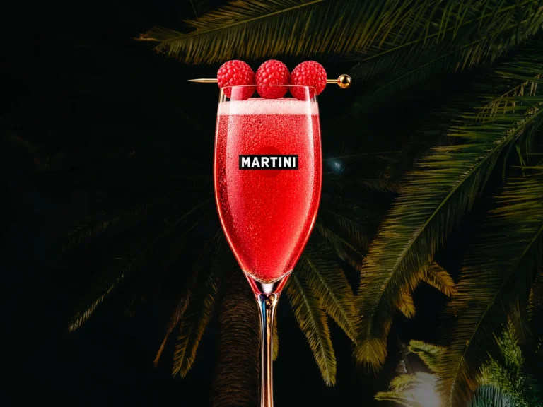 Berry French 75 – коктейль у La Musica Cocktail Bar & Social Club у Легниці
