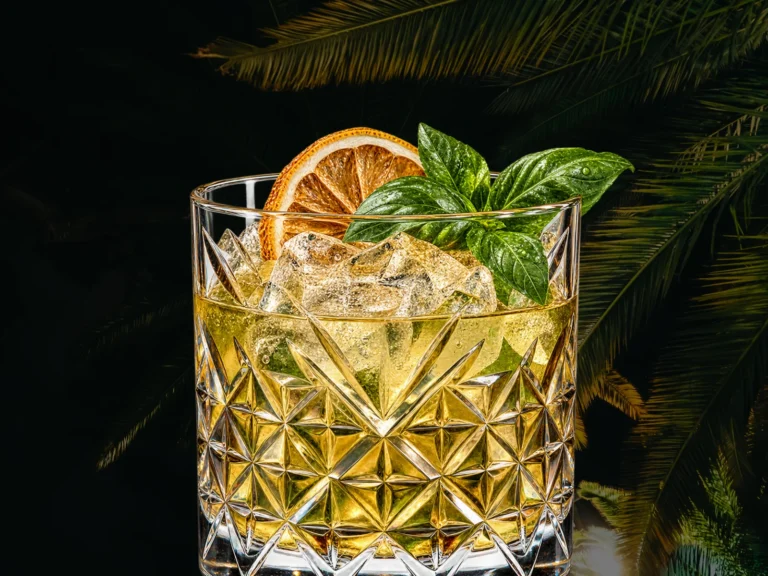 Gin Basil Smash – коктейль у La Musica Cocktail Bar & Social Club у Легниці