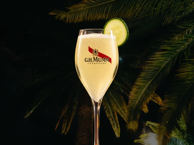 Grand French 75 – cóctel en La Musica Cocktail Bar & Social Club en Legnica