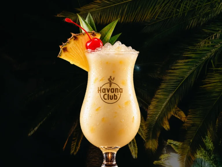 Pina Colada – Cocktail in der La Musica Cocktail Bar & Social Club in Legnica